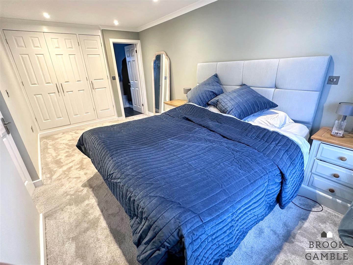 4 Bedroom House. Park Lane in Eastbourne,  14